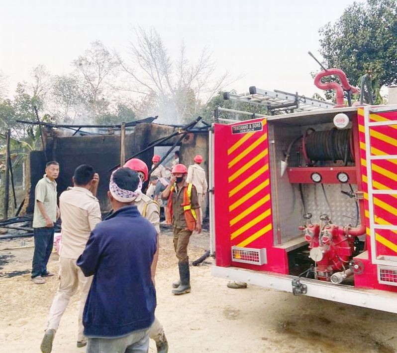 F&ES personnel dousing the fire at Samzuiram ‘B’ Block Jalukie on February 22.